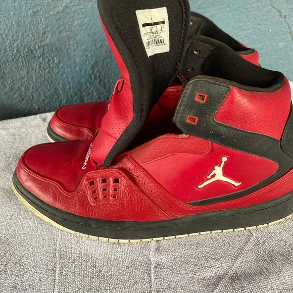 Jordan Red and Black Sneakers High-Top Design - Picture 2 of 6